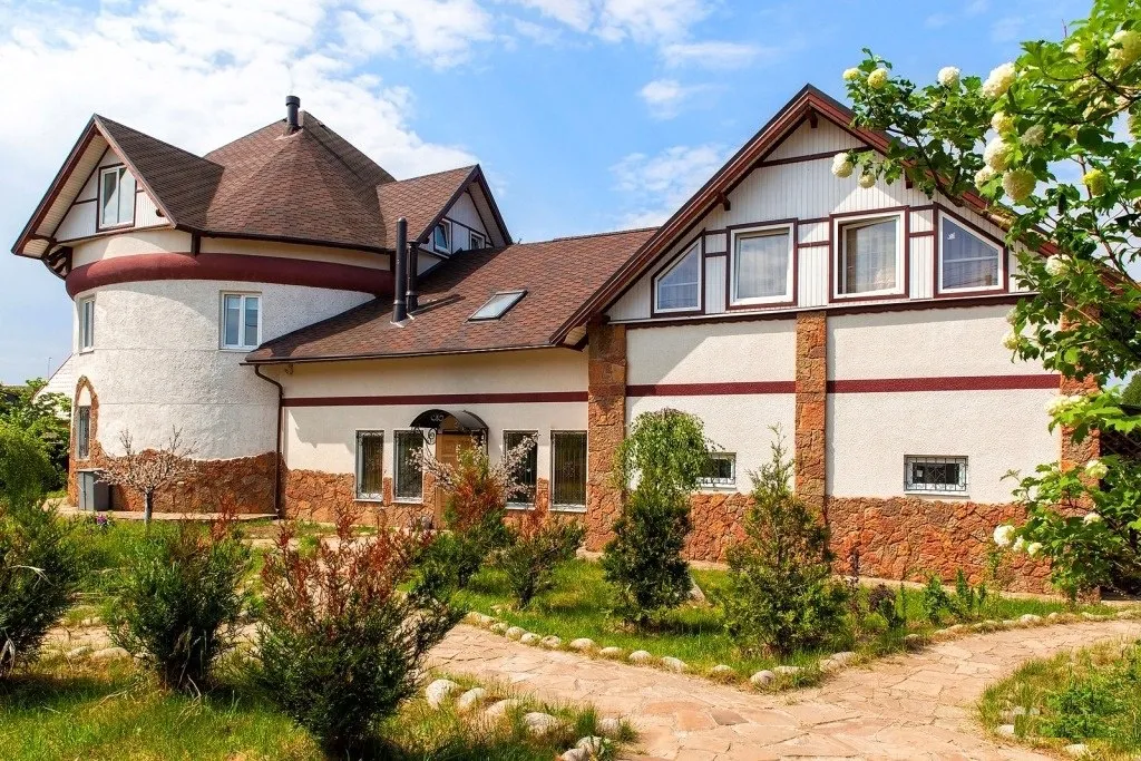 Шикарный коттедж с уютным средневековым интерьером — аренда посуточно в Санкт-Петербург