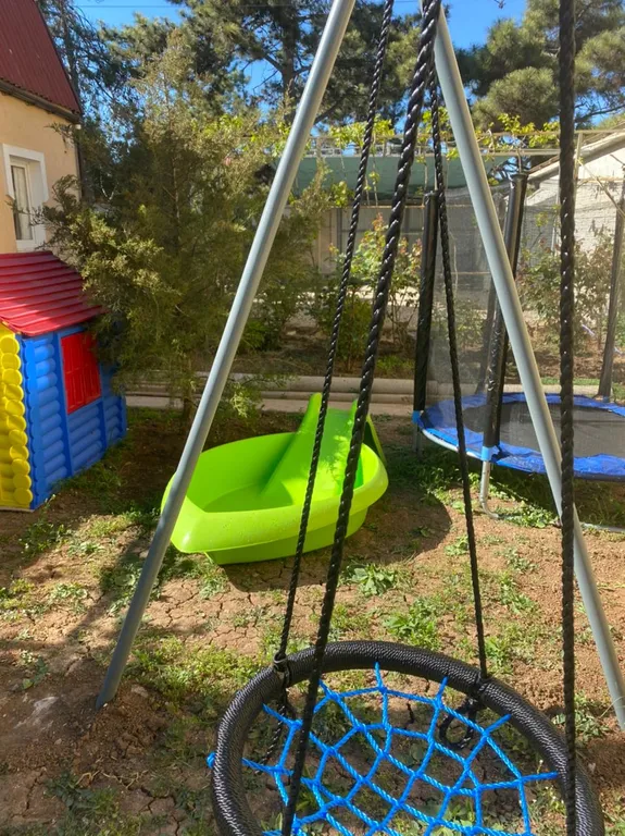 Уютный дачный домик возле моря целиком