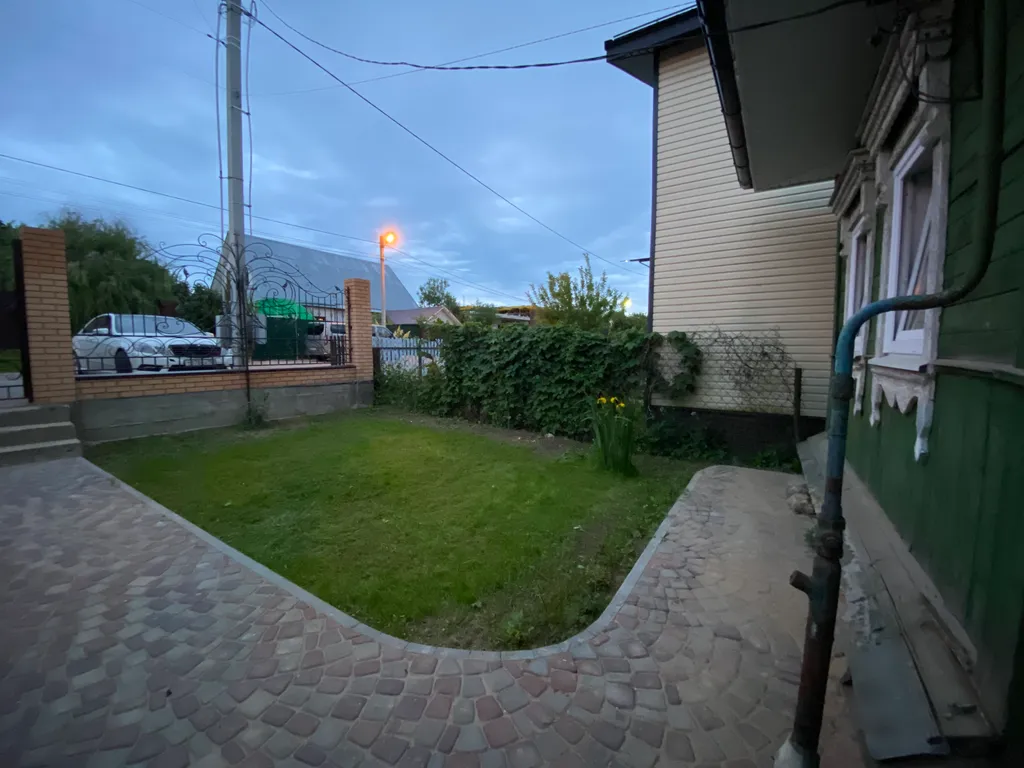 Уютный дом в черте города