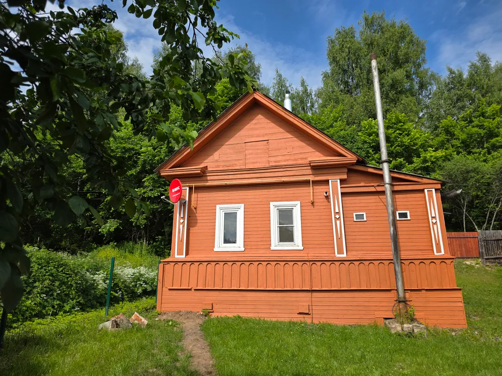 Частный дом У холма