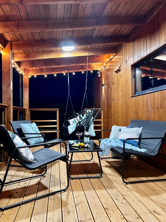 Уютный домик Karhumökki в окружении соснового леса и озер, у Игоры