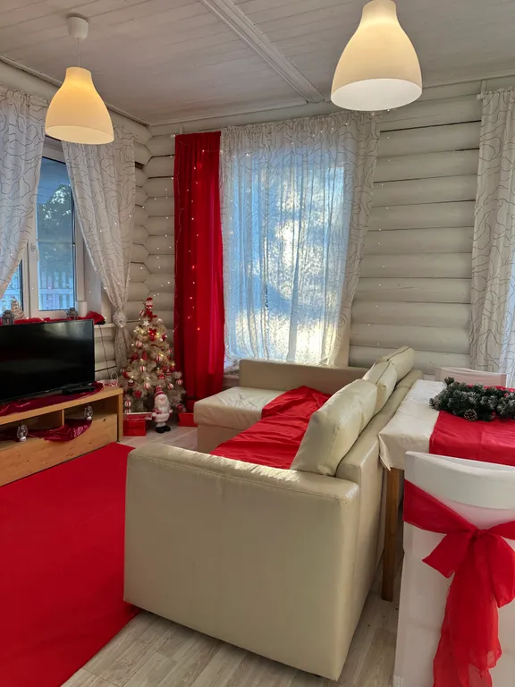 Коттедж у озера — аренда посуточно в Хиттолово