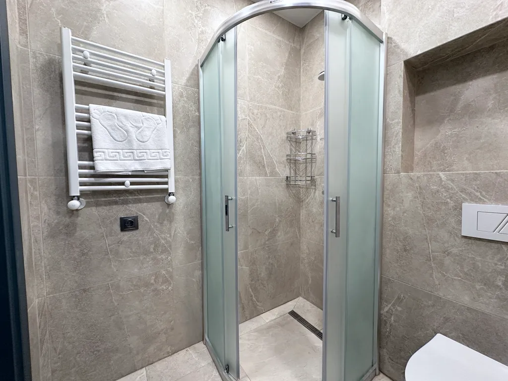 Просторный партамент с отдельной спальней  Шикарный вид на море