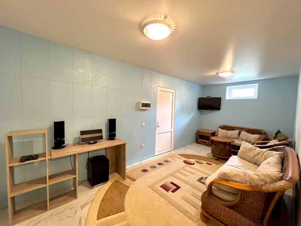 Уютный дом с бассейном