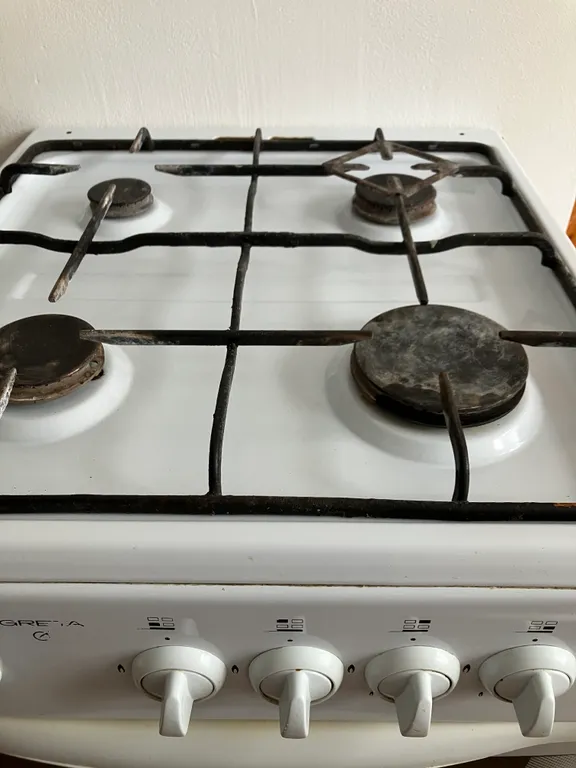 Трёхэтажный коттедж с сауной и бассейном в тихом заливе волги