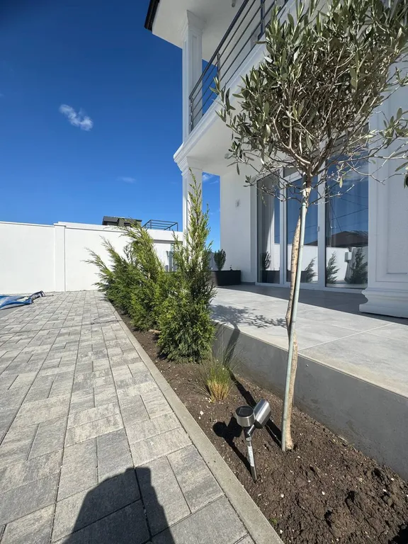 4 комнатный Дом с бассейном