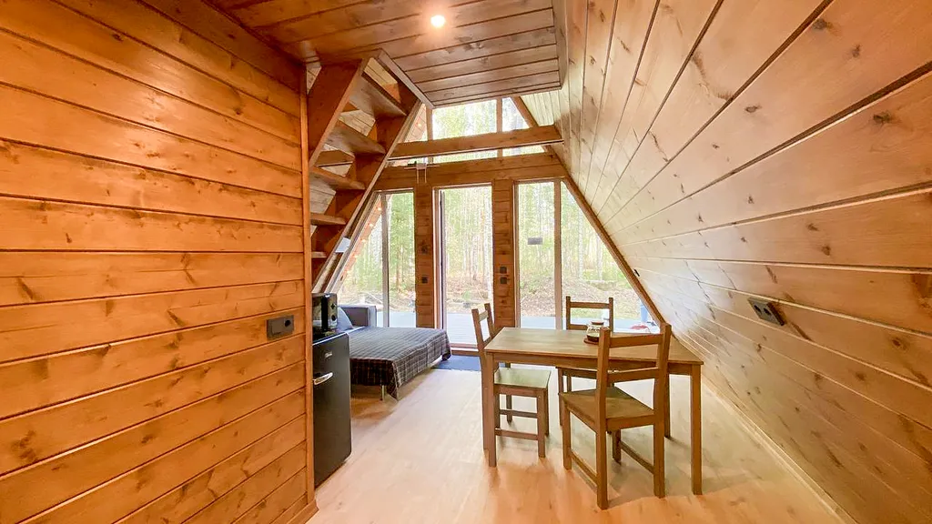 Домик в лесу вблизи от города в стиле A-frame