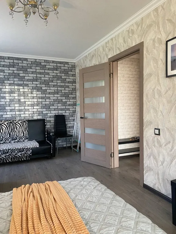 2-комнатная квартира недалеко от центра города и с баконом