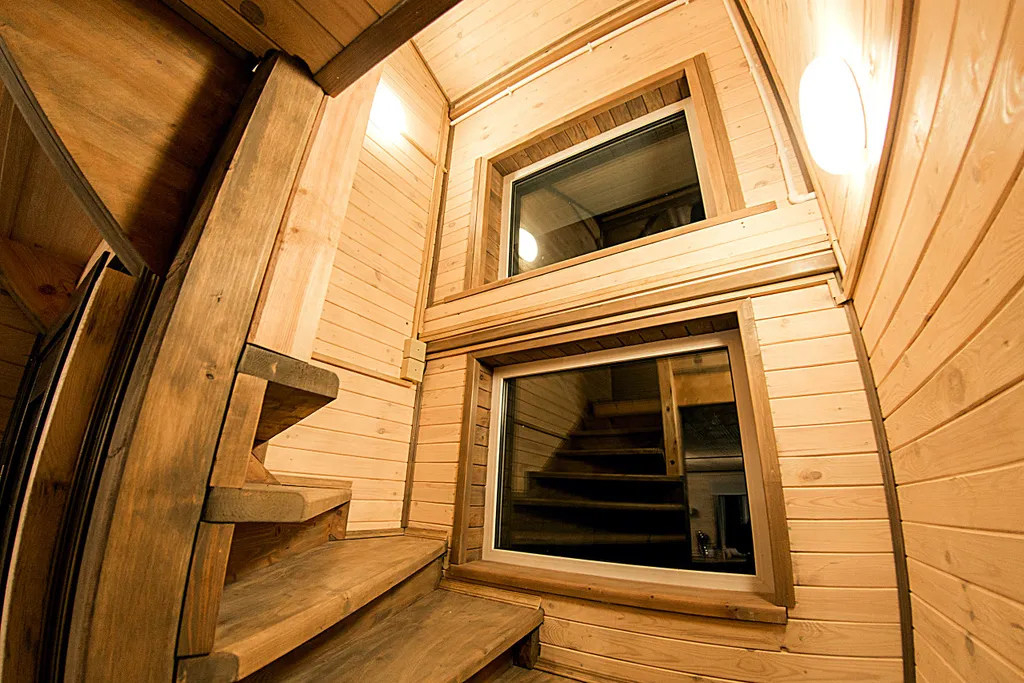 Дом у пруда