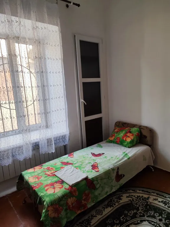 Квартира 3-комнатная Квартира — Евпатория