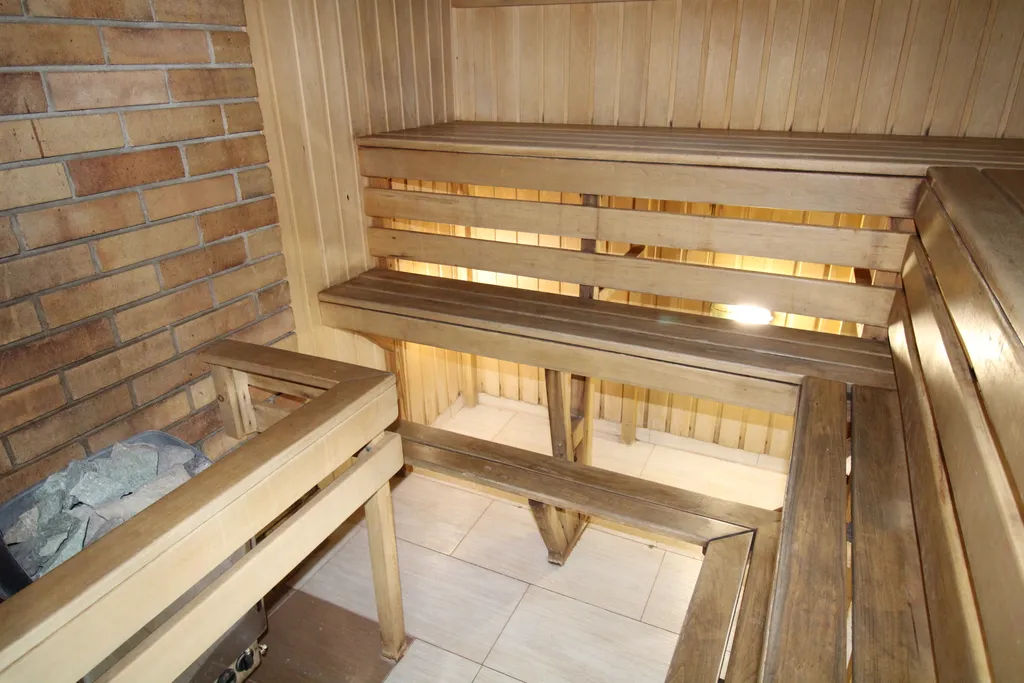 Дом для отдыха с сауной, бассейном, бильярдом