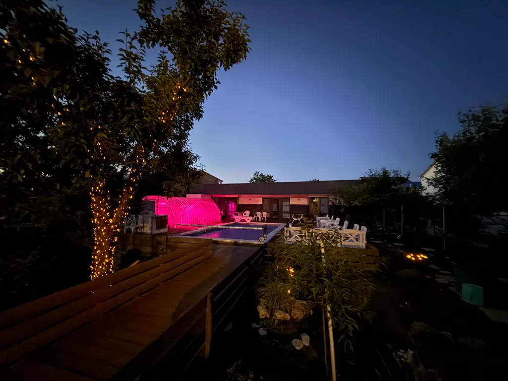 Дом с бассейном