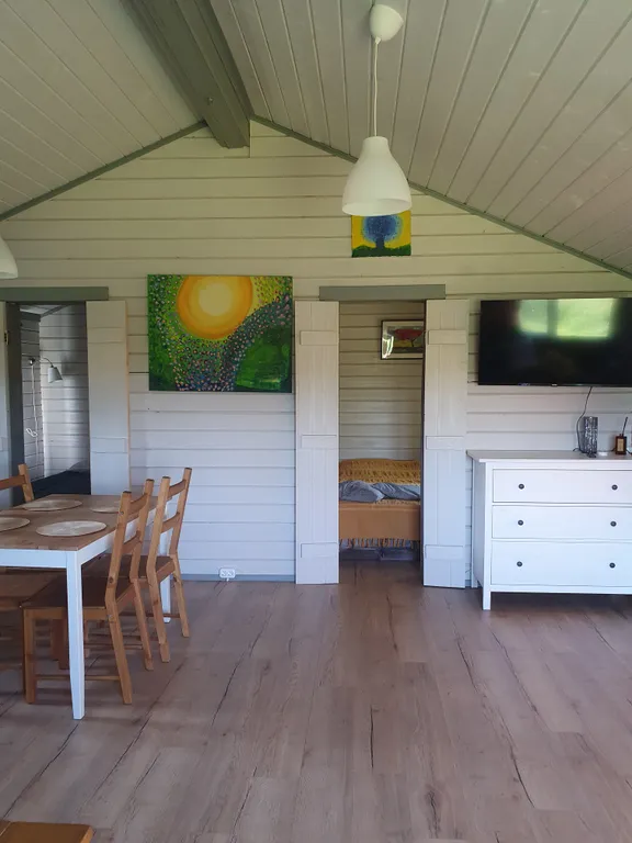 Уютный дом на краю города