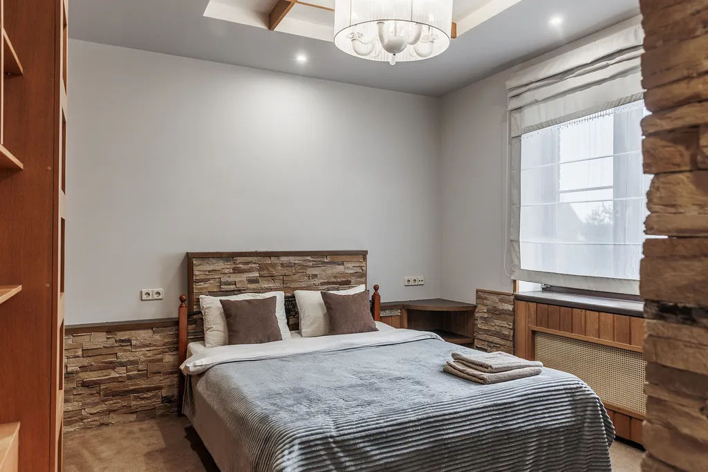 Современный дом с бассейном и сауной для большой компании