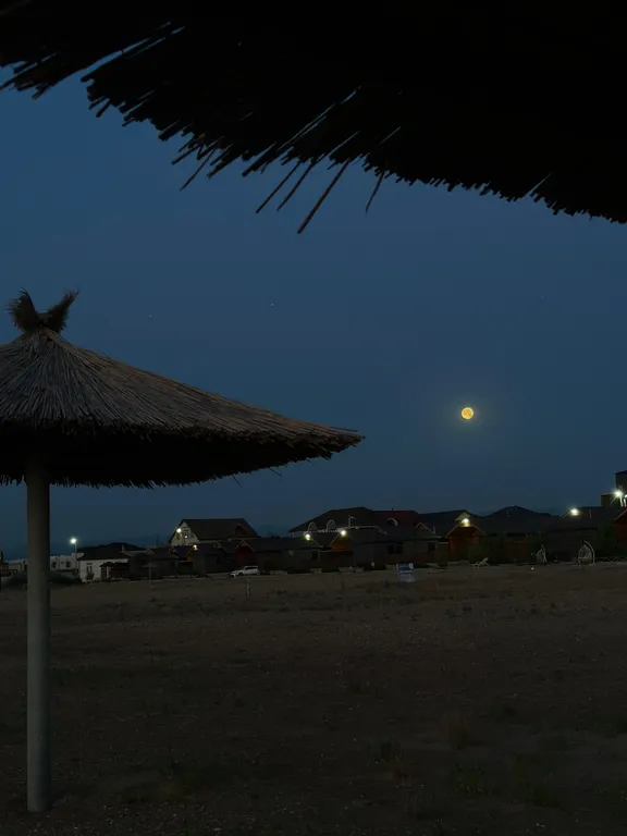 Уютная база отдыха на берегу чистого песчаного берега