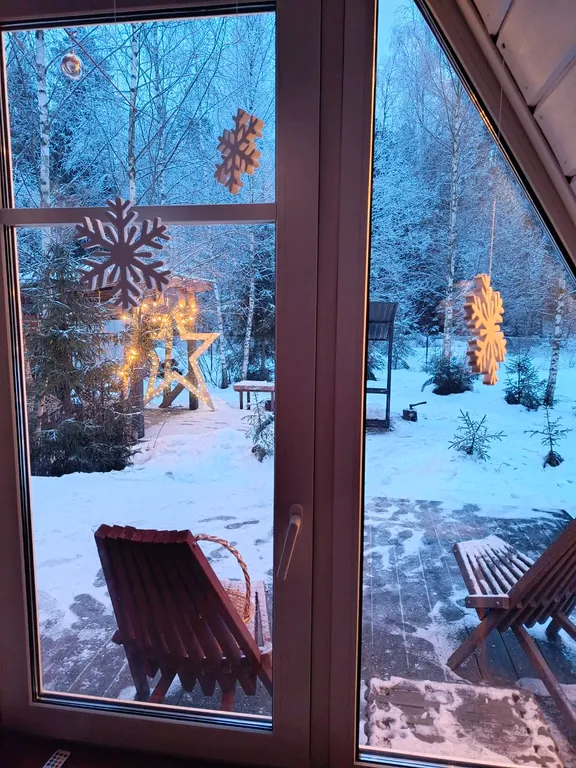 Дом с баней и чаном у леса