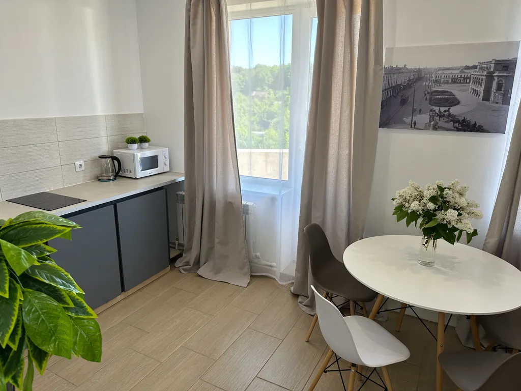 Двухэтажные апартаменты с балконом Столица 2313