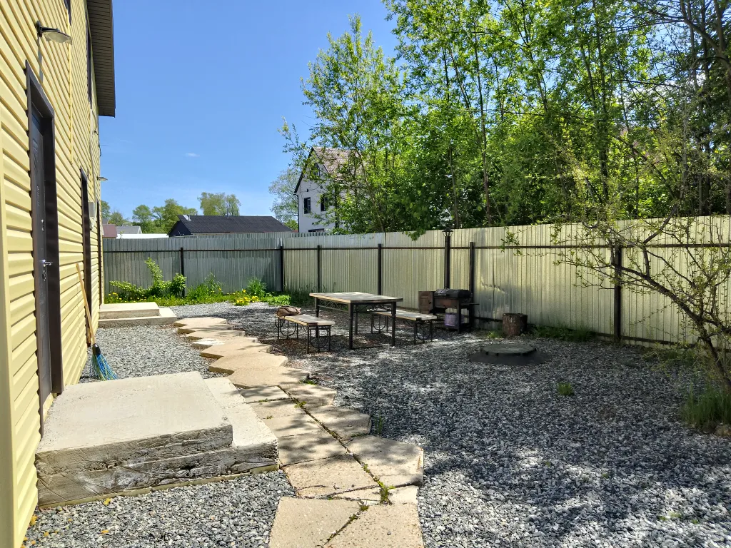 Домик с видом на озеро