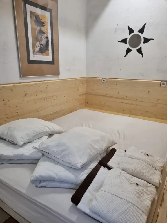 Дом и теннисный корт, сауна, камин недалеко от реки Москвы