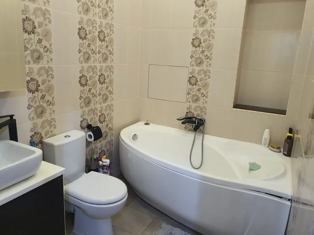 Просторные апартаменты с отдельным входом и свободной парковкой