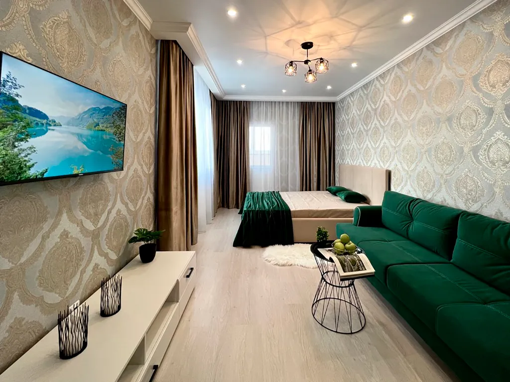 Новая однокомнатная квартира в изумрудном цвете