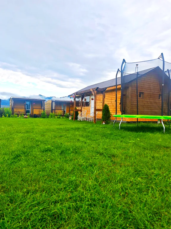 Домик с видом на горы