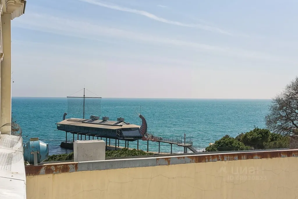 Апартамент на набережной с видом на горы