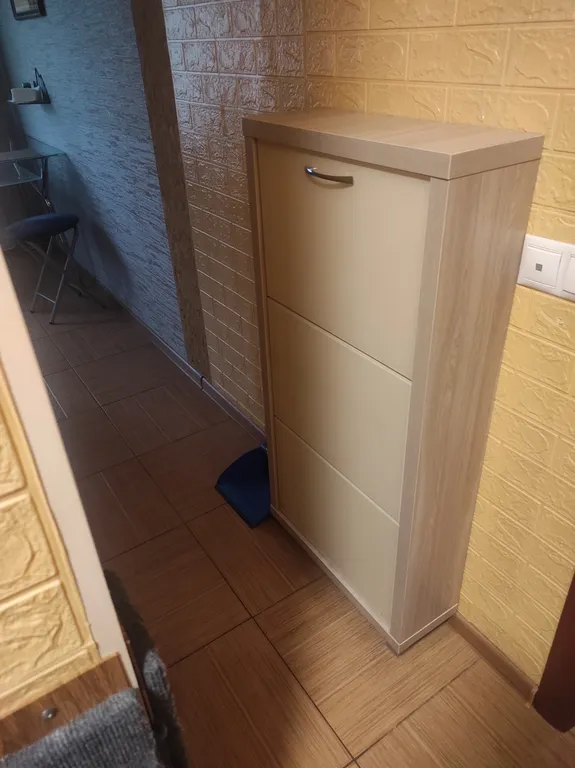 Уютная квартира с роскошной кроватью (2*2м) из натурального дерева