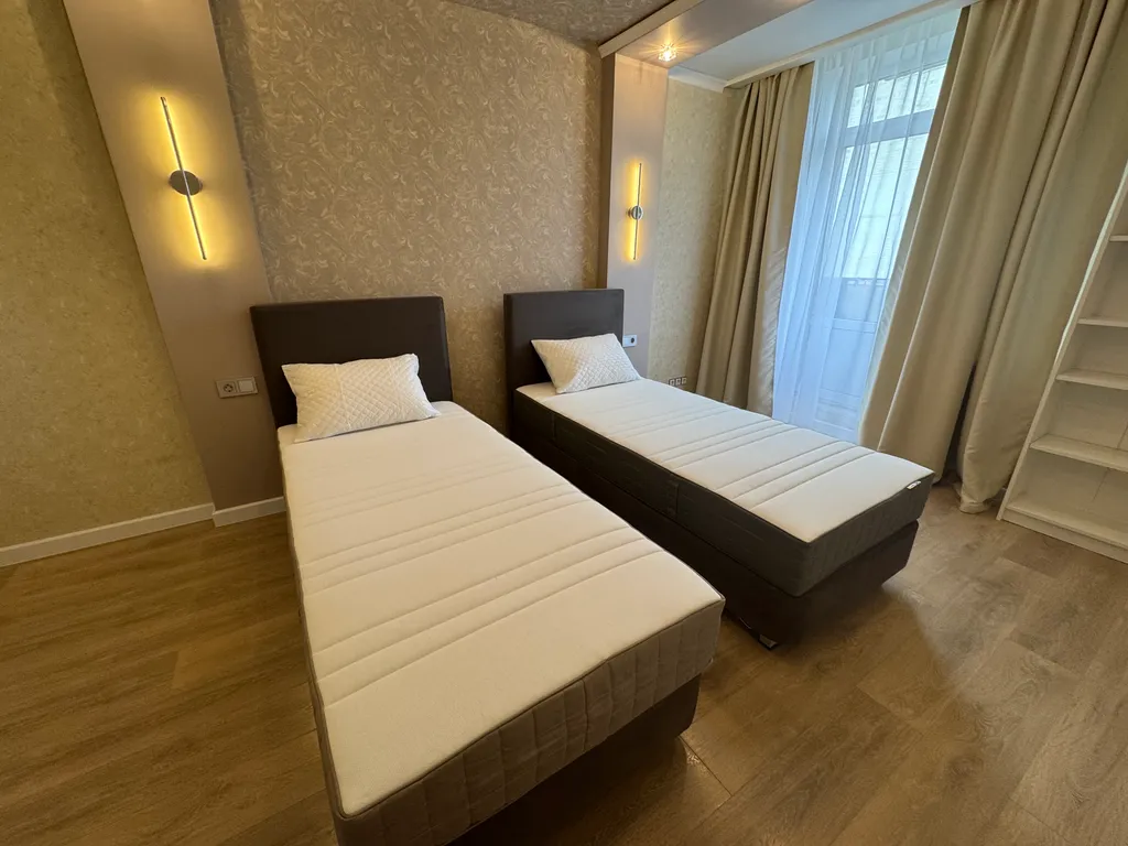 Квартира Просторная квартира с современным ремонтом у лесопарка — Лобня