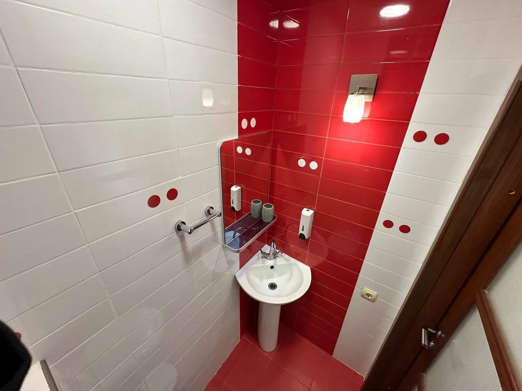 С бассейном на пляже