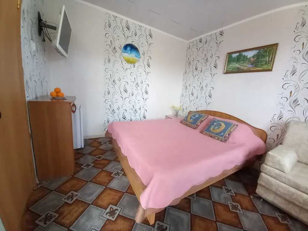 Комната с видом в сад