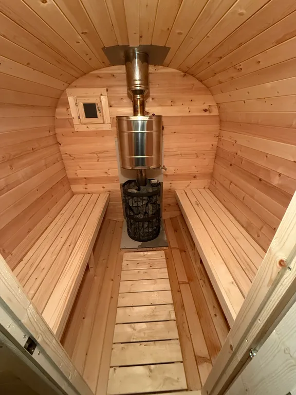 Домик в шалаше в деревне