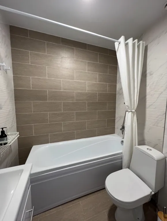 Апартаменты с видом на бассейн и горы