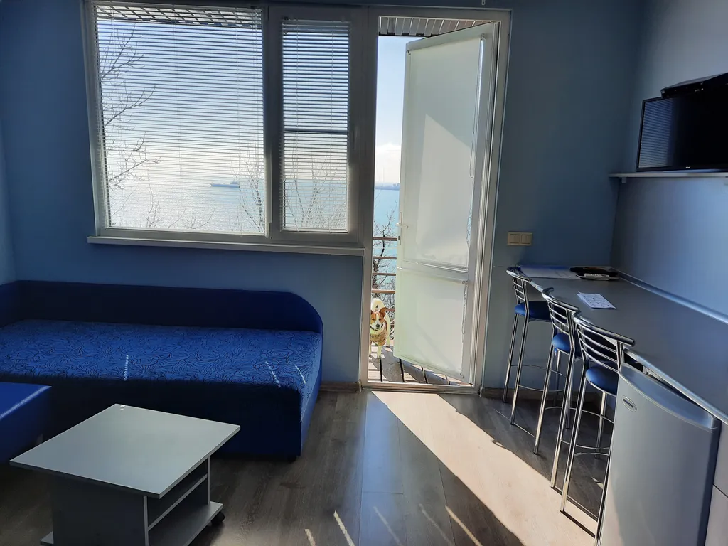 Студия на берегу моря