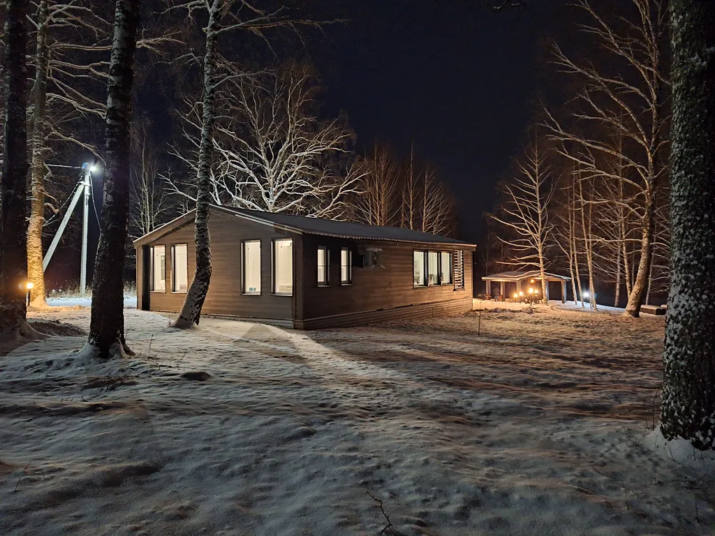 Дом на берегу водохранилища