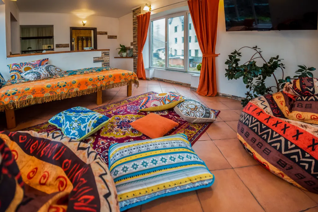 Просторный дом с верандой