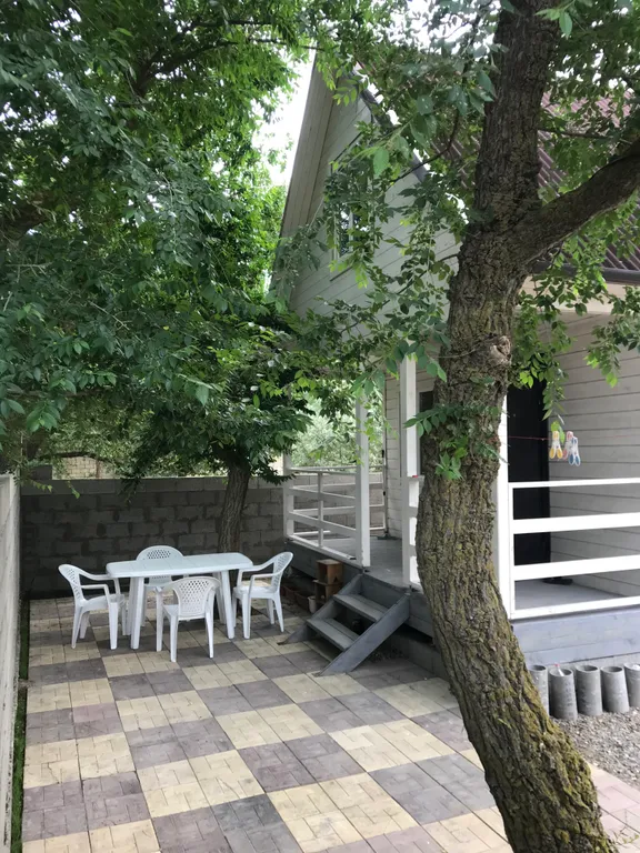 Домик на берегу Каспийского моря