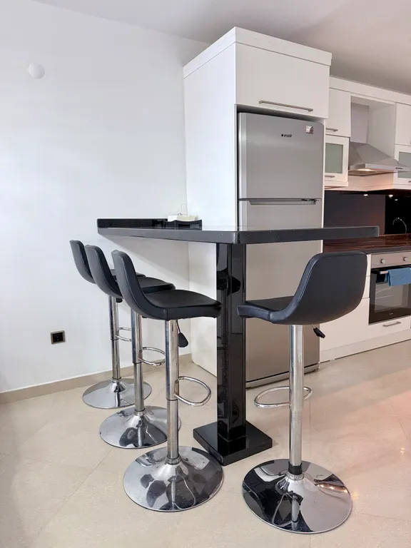 Трехкомнатная квартира на первой береговой линии