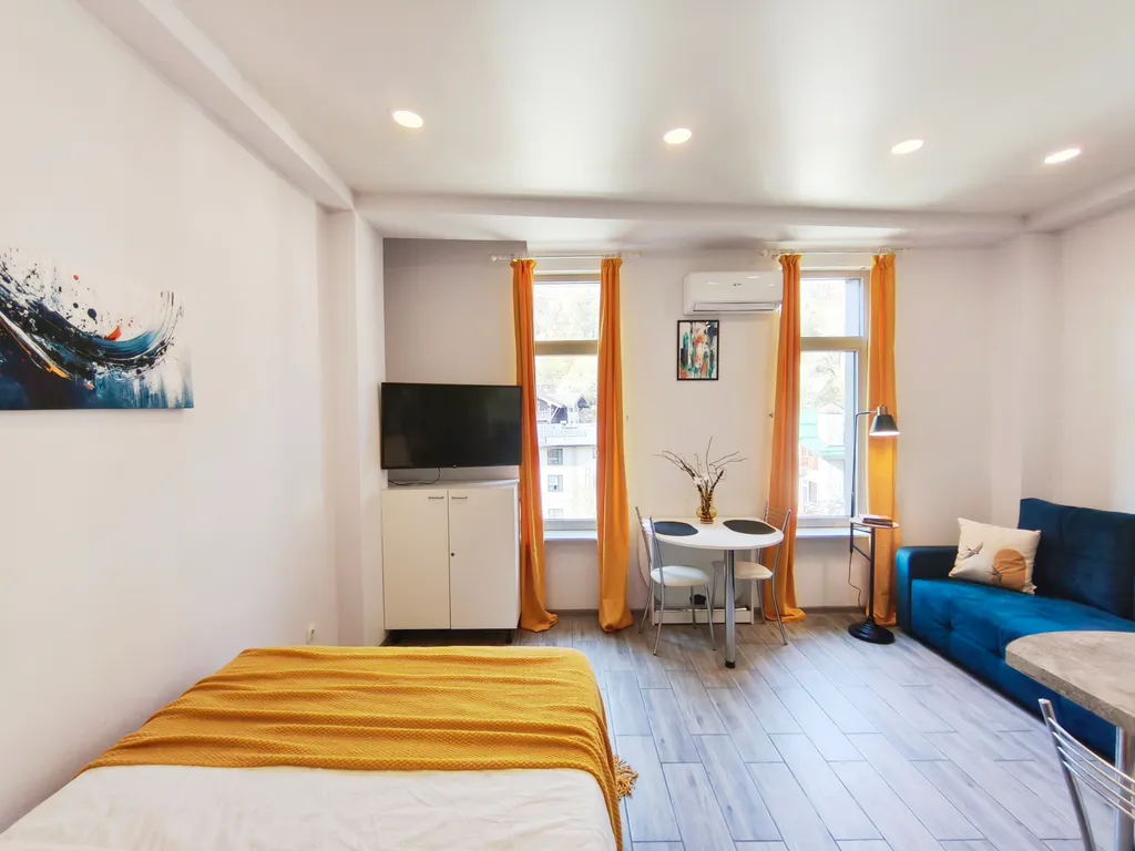 Современный апартамент-студия с видом на горы