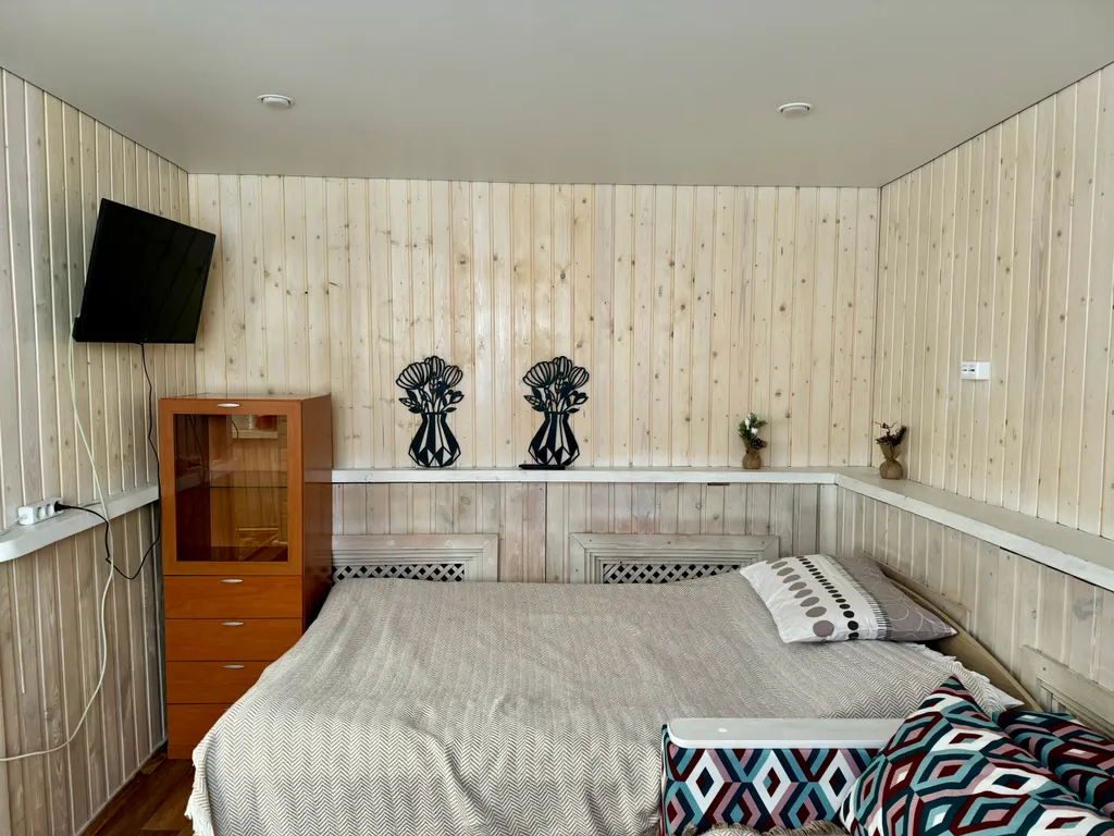 Уютный домик с антуражной печью у леса в 3 километрах от ГЛЦ