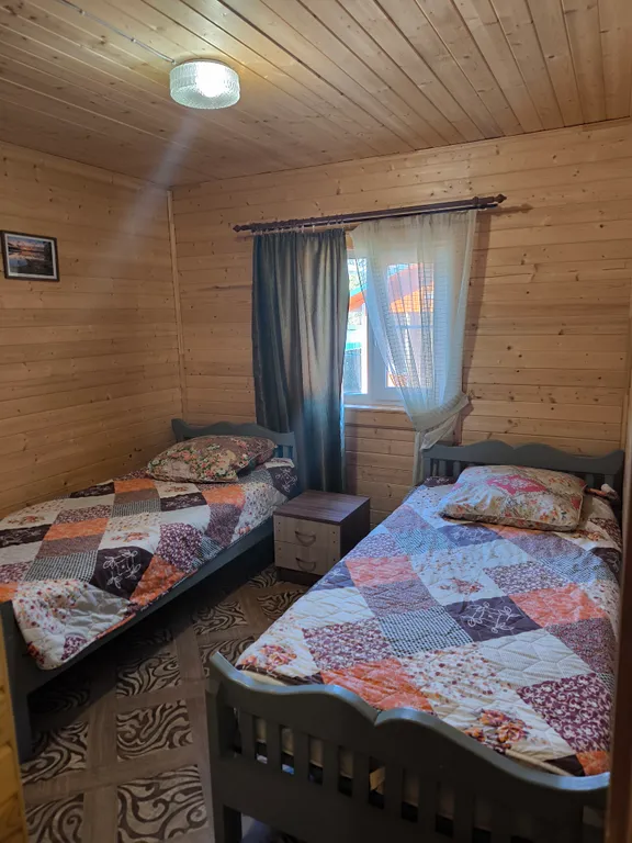 Домик у озера