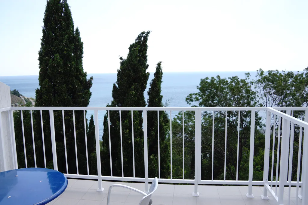 Небольшой двухместный номер на 3 этаже с террасой с видом на море