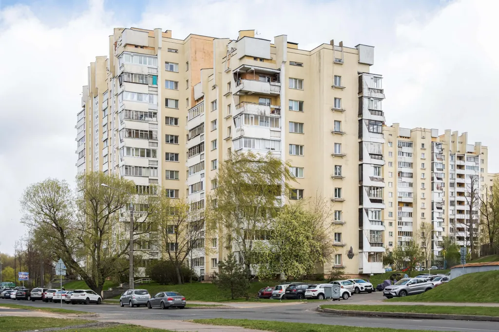 Трехкомнатная квартира напротив парка победы