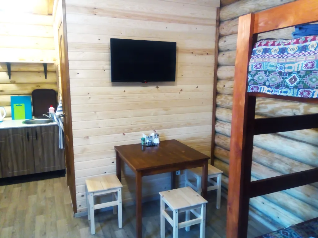 Уютная студия в доме из бревна