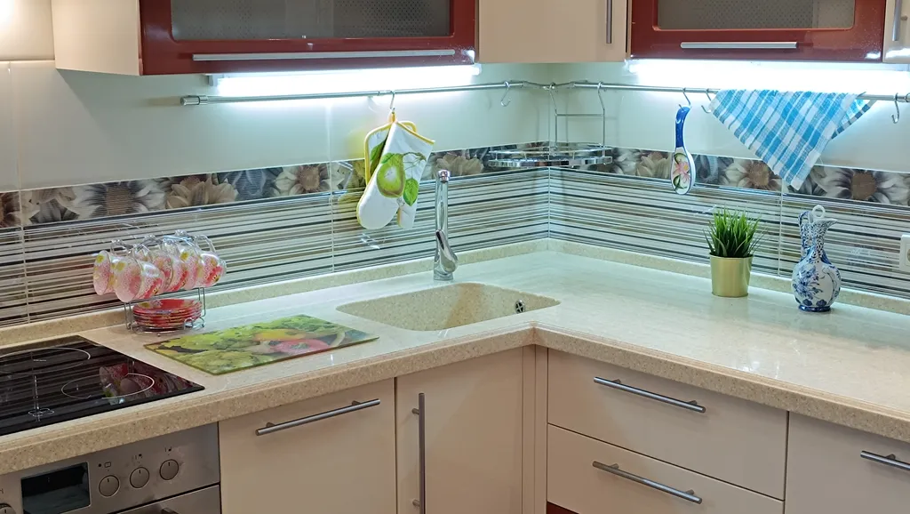 Квартира с камином и большой столовой комфорт-класса