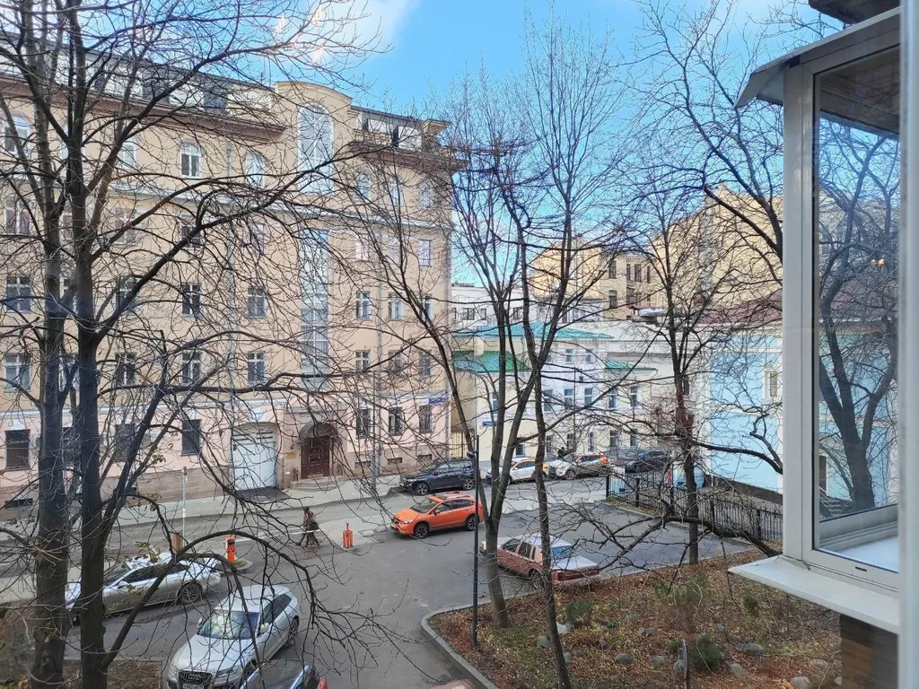 Квартира Квартира Вместительная студия на Патриарших прудах — Москва