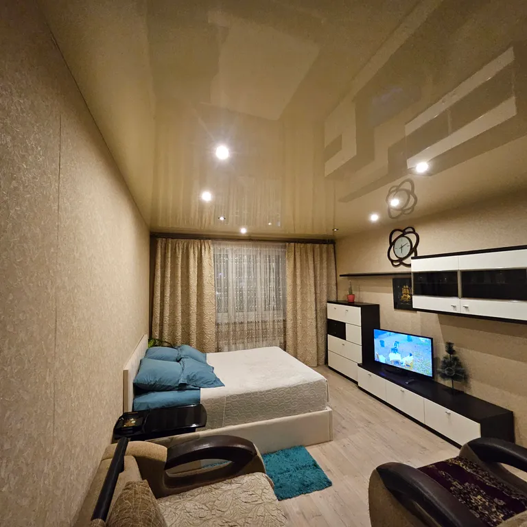 Большая квартира с лоджией в центре города