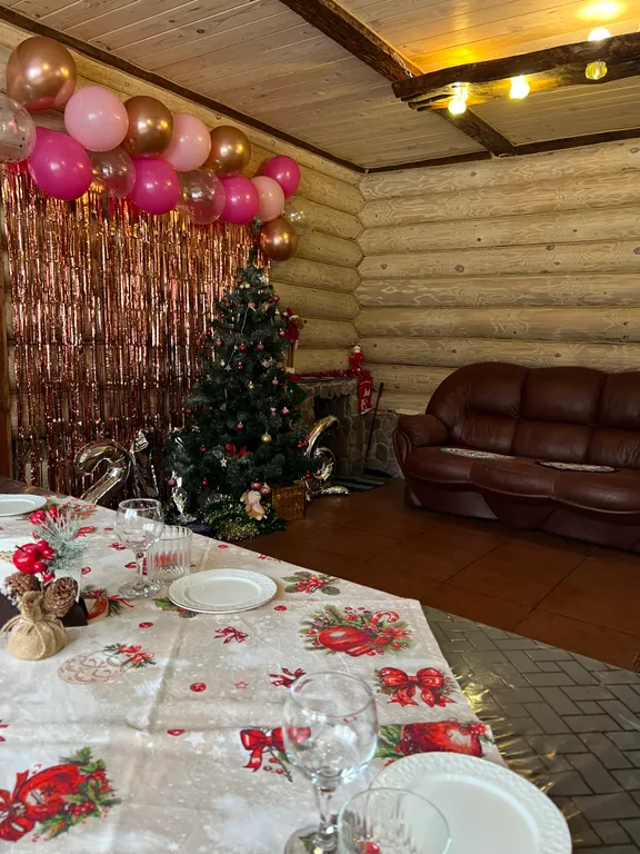 Уютный бревенчатый двухэтажный дом