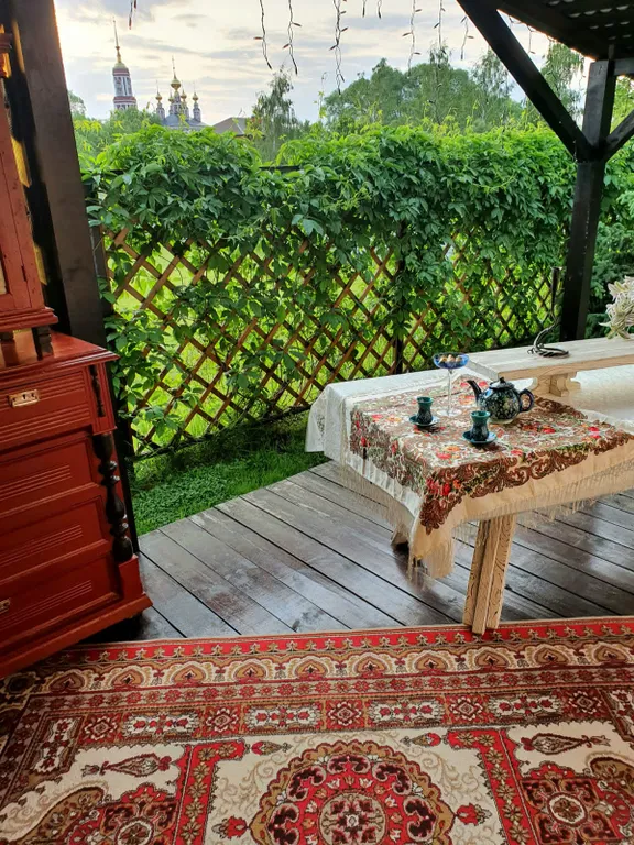 Просторный дом с банькой и видом на храм