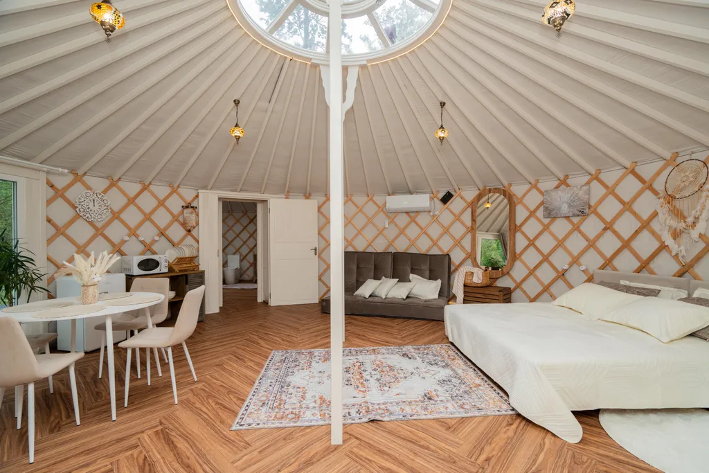 Коттедж Глэмпинг с большой террасой в лесу — аренда посуточно в Воронеж